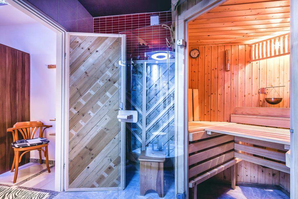 ヴィラ ローズ アパートメンツ ＆ ウェルネス Ičići エクステリア 写真